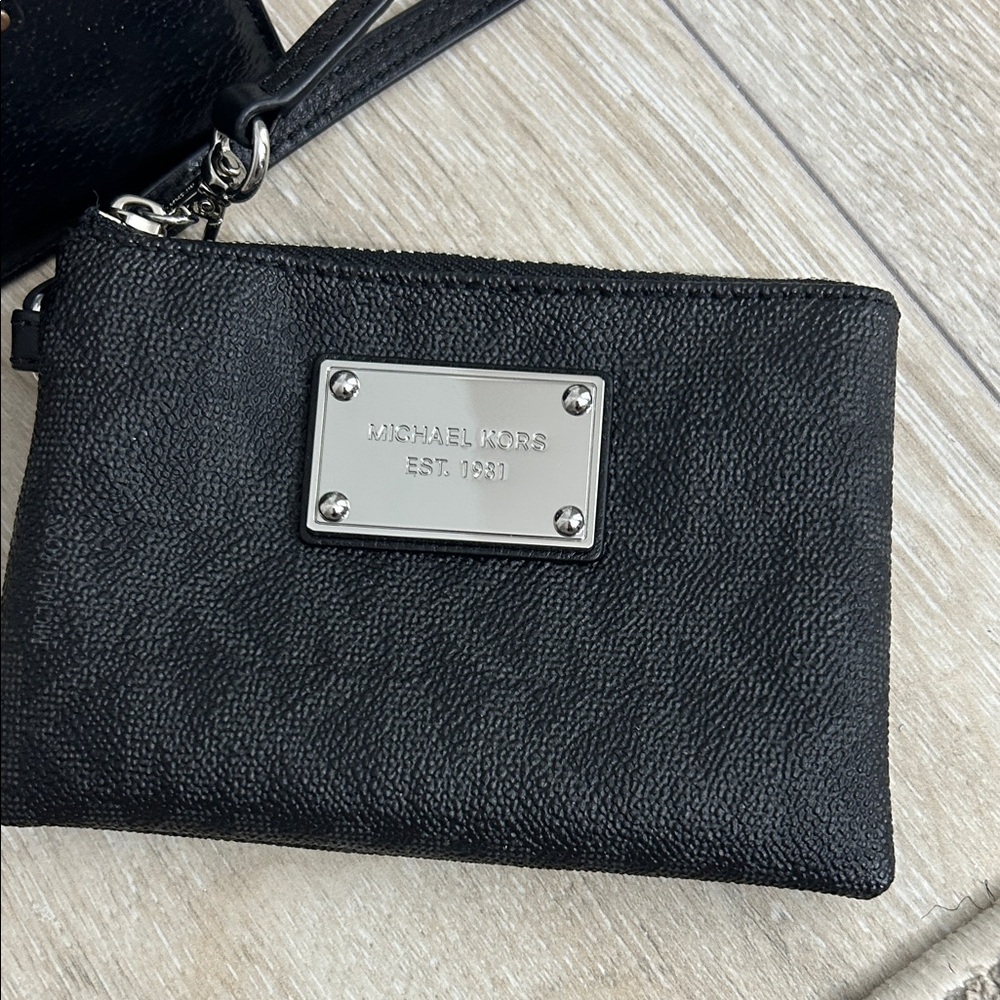 SOLD SOLD Bundle of Kate Spade Card Holder and Michael Kors Wristlet - Picture 3 of 10
